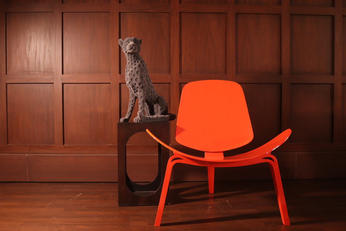 SHELL CHAIR - ORGANIC CURVES, CLEAN LINES, AND TIMELESS ELEGANCE.